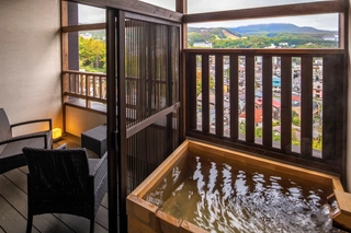 【客室/眺望】草津温泉街側 ※部屋タイプにより眺望は異なります